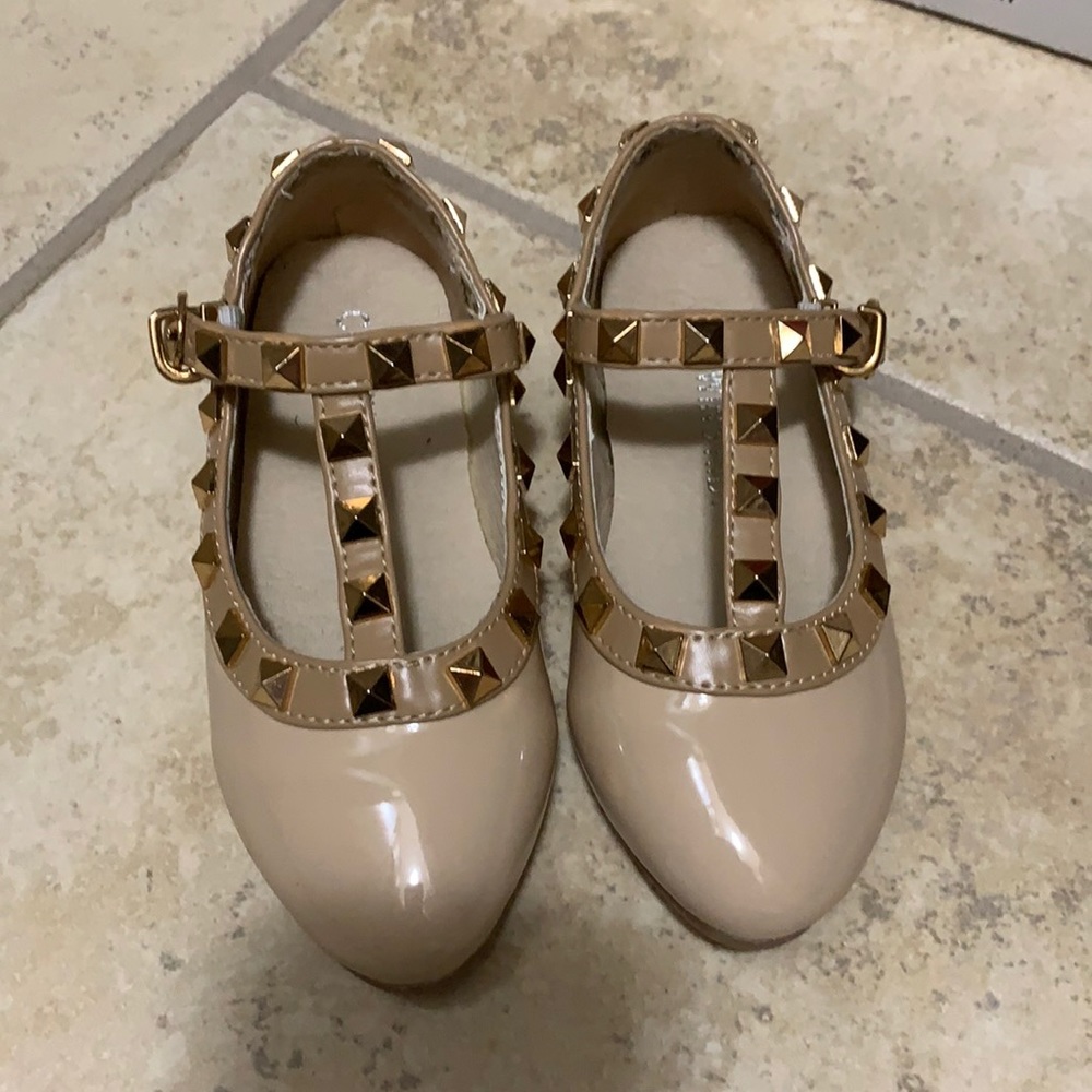 Barely used Toddler studded dress shoes size 26 (9.5)